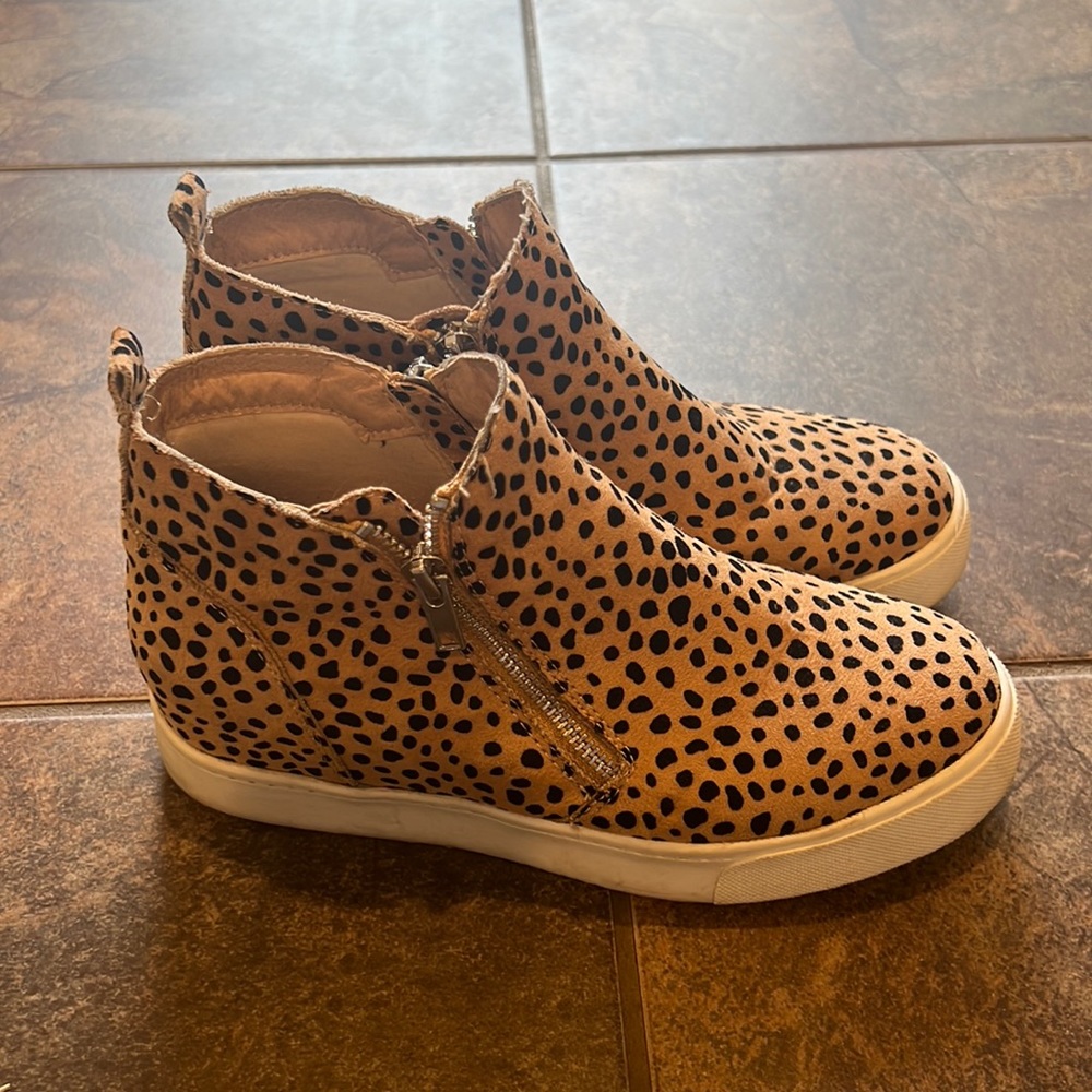 Women’s wedge boots size 7.5 cheetah print